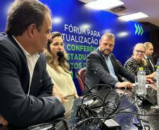 mesa de abertura do Fórum da Pessoa com Deficiência