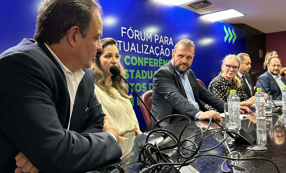 mesa de abertura do Fórum da Pessoa com Deficiência
